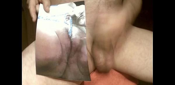die haarige Fotze bekommt eine Ladung Sperma